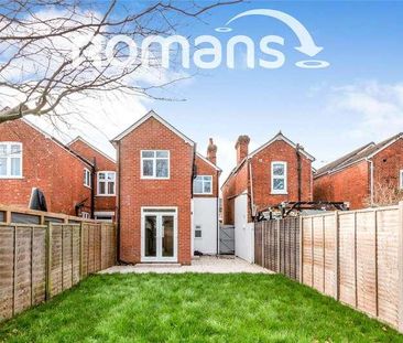 Windsor Road, Farnborough, GU14 - Photo 2