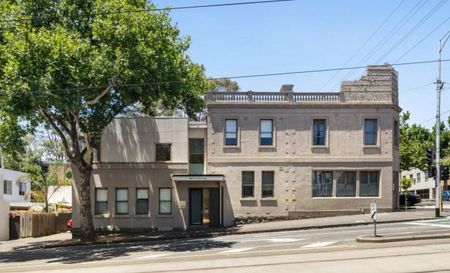 Fully Furnished Studio Apartment - Photo 2