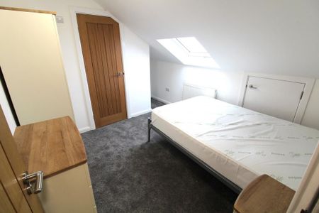 1 bedroom in a house share to rent - Photo 4