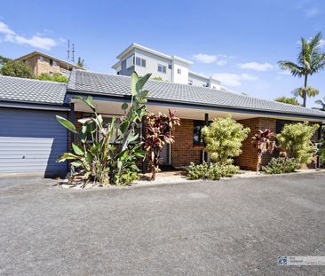 Stylishly Renovated Villa with Hinterland Views in Boutique Complex - Photo 6