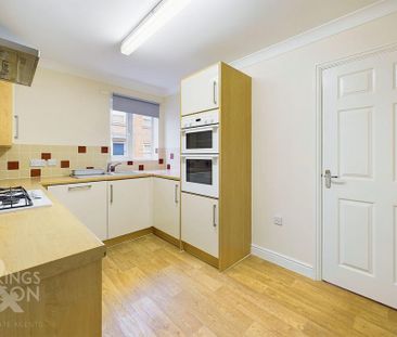4 bedroom detached house to rent - Photo 5