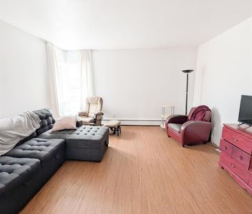 Immeuble - 560 Jacques-Cartier 4 ½ – Spacieux Et Lumineux - Photo 1