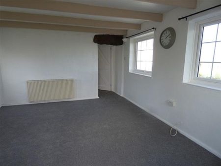 3 bedroom semi-detached house to rent - Photo 2
