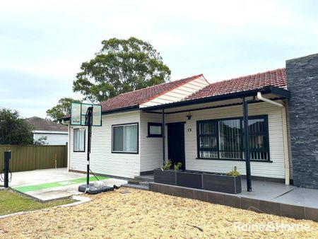 CHARMING THREE BEDROOM HOME IN MACQUARIE FIELDS! CLOSE TO STATION! - Photo 4
