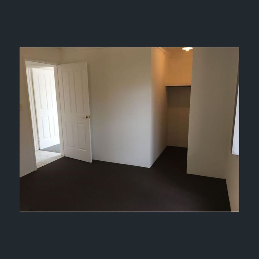 Well Presented Rear Unit - Photo 1