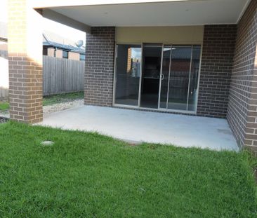 3 Dodge Terrace, Cranbourne East VIC - Photo 4
