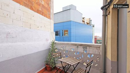Light room with ample storage in shared apartment, Sants - Foto 5