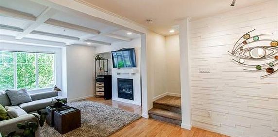 3 BEDROOM, 2.5 BATHROOM TOWNHOUSE AVAILABLE APRIL 1ST - Photo 2