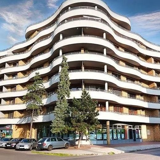 Prenajmeme 3 izb byt na Bazovej ulici v GAUDI - Fotografia 1