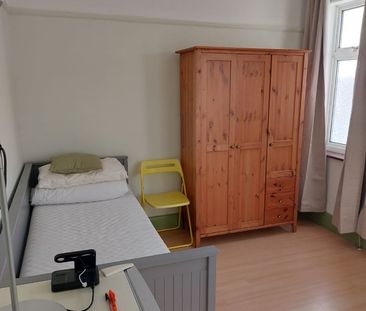 Room in a Shared Flat, Beehive Lane, IG4 - Photo 3