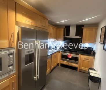 2 Bedroom flat to rent in The Boulevard, Imperial Wharf, SW6 - Photo 1