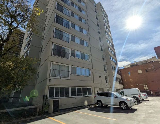 700 Sq Ft Office Space in Downtown Calgary | 3 Private Offices + 1 Parking — 0 Bedrooms Office Space - Photo 1