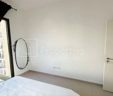 Fully Furnished | Pool View | Vacant Soon - Photo 5