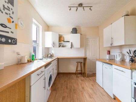 3 bedroom apartment to rent - Photo 5