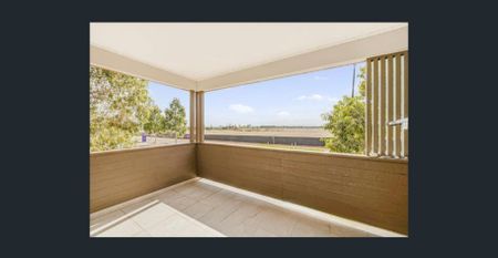 Walking distance to shopping centre & cooblebank stadium - Photo 4