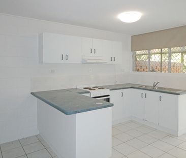 Neat & Tidy Unit in Quiet Complex – Freshly Updated & Well Located - Photo 3