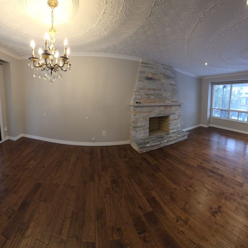 For Lease - 9 Ontario Street, Mississauga, Ontario - Photo 1