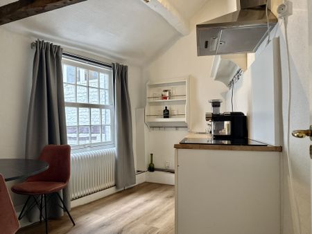 Room with private kitchen and shower in the city center te huur - Foto 2