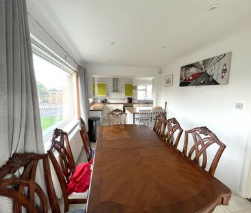 4 bedroom detached house to rent - Photo 3