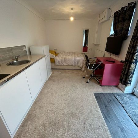 1 Bedroom - Botley Road, Park Gate - Photo 4