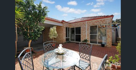 Beautifully Presented 3x2 Villa in Quiet Cul-de-Sac - Photo 4