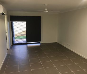 NEAT, TIDY AND SPACIOUS 4 BEDROOM HOME!! - Photo 1