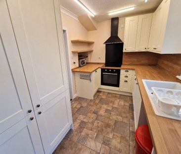 2 bedroom semi-detached house to rent - Photo 5