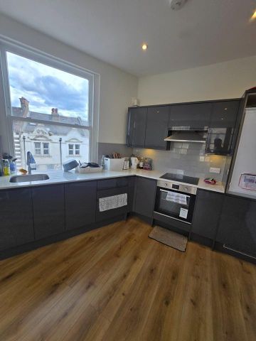 2 bedroom flat to rent - Photo 4