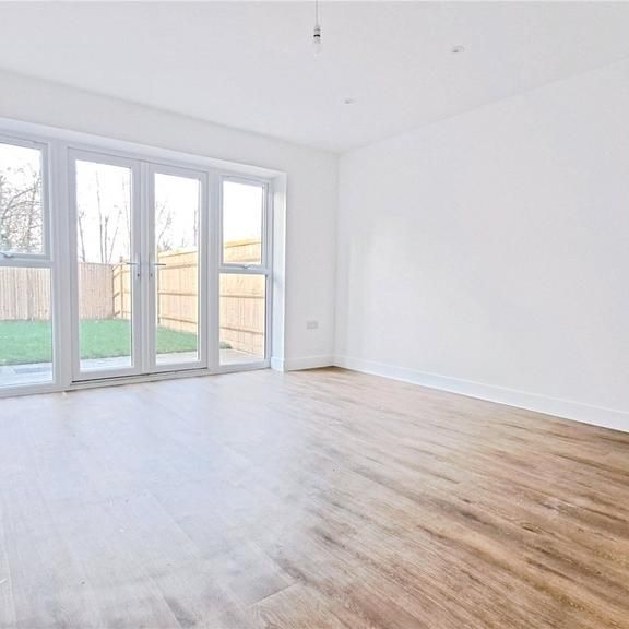 3 bedroom semi-detached house to rent - Photo 1