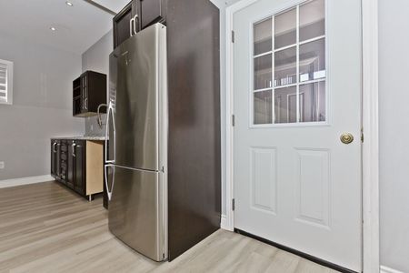 For Lease - 200 Regatta Drive, Welland, Ontario - Photo 3