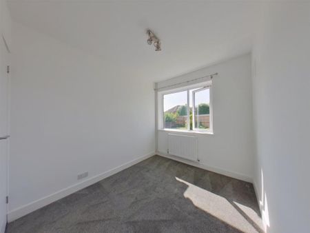 3 bedroom semi-detached bungalow to rent - Photo 3