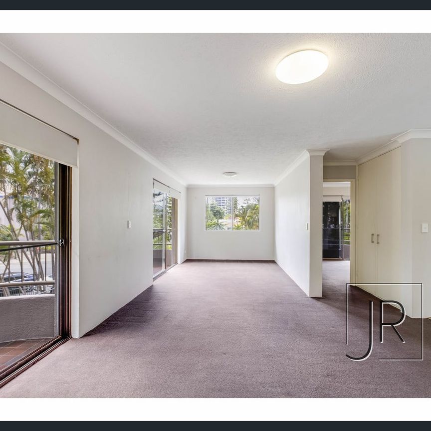 Light and bright unit moments to the beach - Photo 1