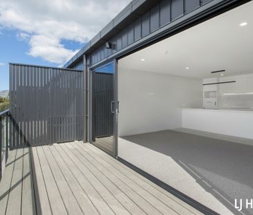 Modern 2-Bedroom Apartments in Prime Village Location - Walk to Beach - Photo 4