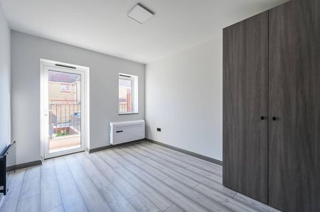 2 bedroom flat to rent - Photo 2