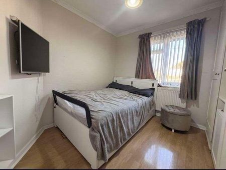 Minet Drive, Hayes, UB3 - Photo 3