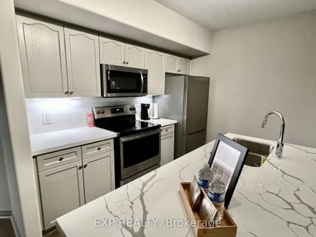 Condo Townhouse For Lease | S8091156 - Photo 4