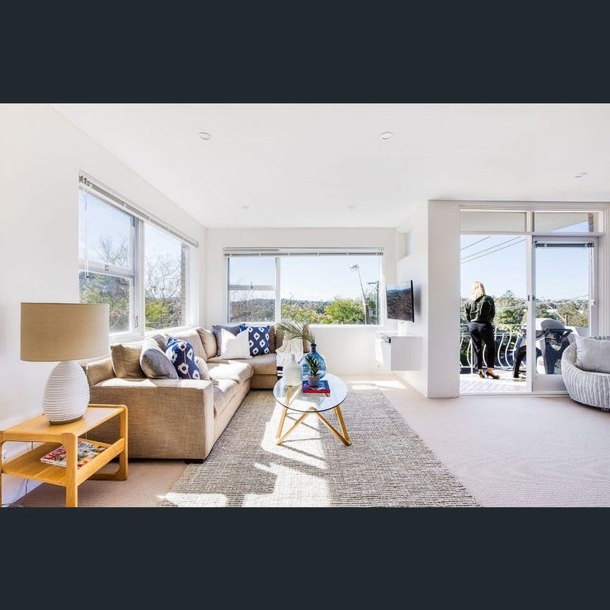 Whole-Floor Coastal Apartment in Boutique Block of Three - Photo 1