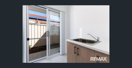 Brand New Family Home in the Heart of Currambine - Photo 4