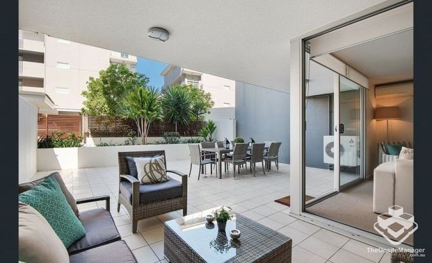 2 BEDROOM 2 BATH UNFURNISHED APARTMENT IN CENTRAL INDOOROOPILLY - Photo 1