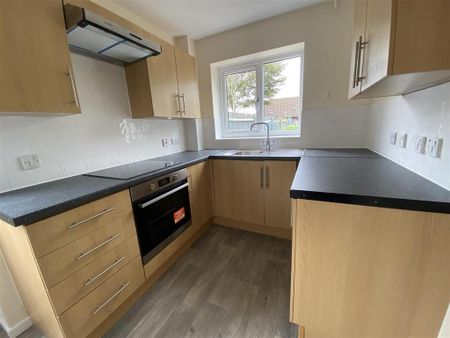 3 bedroom semi-detached house to rent - Photo 3