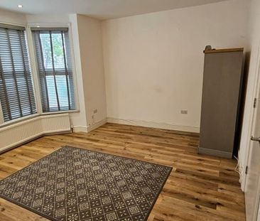 Room in a Shared House, Quadrant Road, CR7 - Photo 5