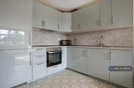 3 bedroom flat to rent - Photo 3