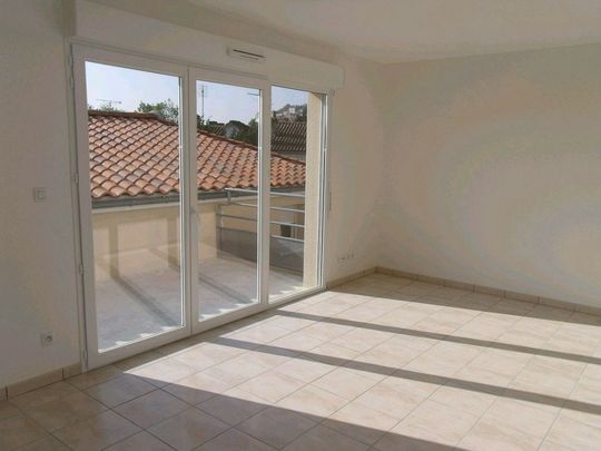 Location Appartement 2 pièces 48m² ANGOULEME 16000 - Photo 1
