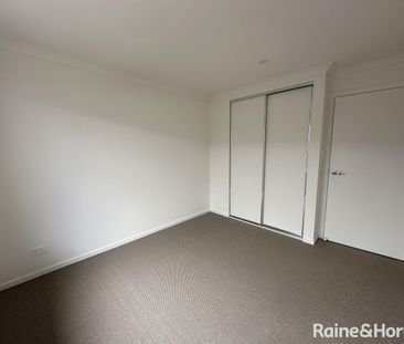 Spacious 4-Bedroom Family Home in Munno Para Downs - Photo 6