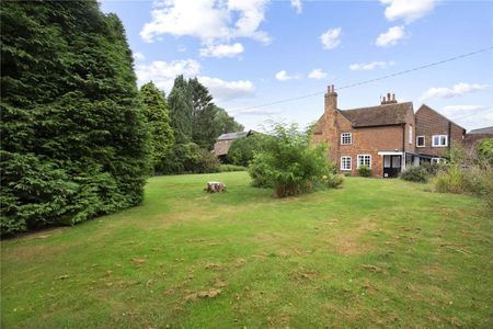 Recently refurbished four bedroom Grade II listed farmhouse on the Hyde country Estate - Photo 5