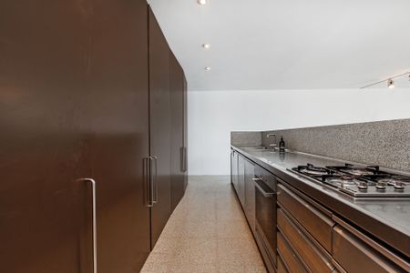 Furnished signature style in a prime lifestyle setting - Photo 3