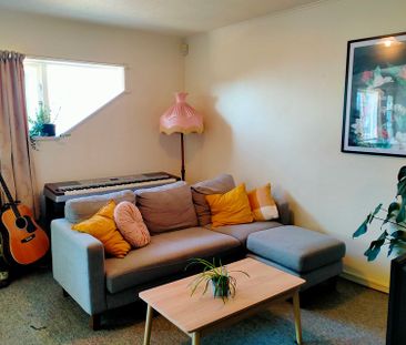 Amazing & Affordable 2 Bedroom Unit - Photo 4