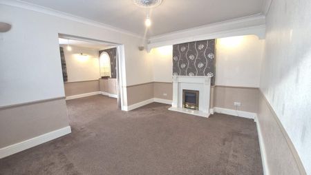 4 bedroom semi-detached house to rent - Photo 3