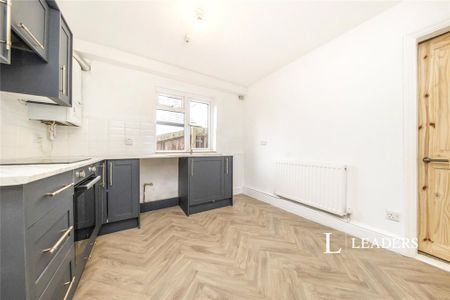 2 bedroom flat to rent - Photo 5
