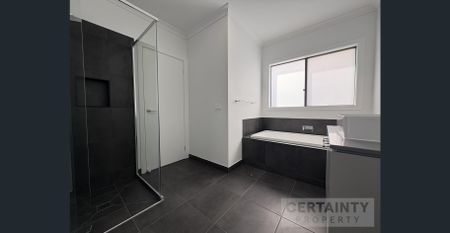 Brand new co-living property in the Heart of Clyde North Ensuited room Available now! - Photo 2